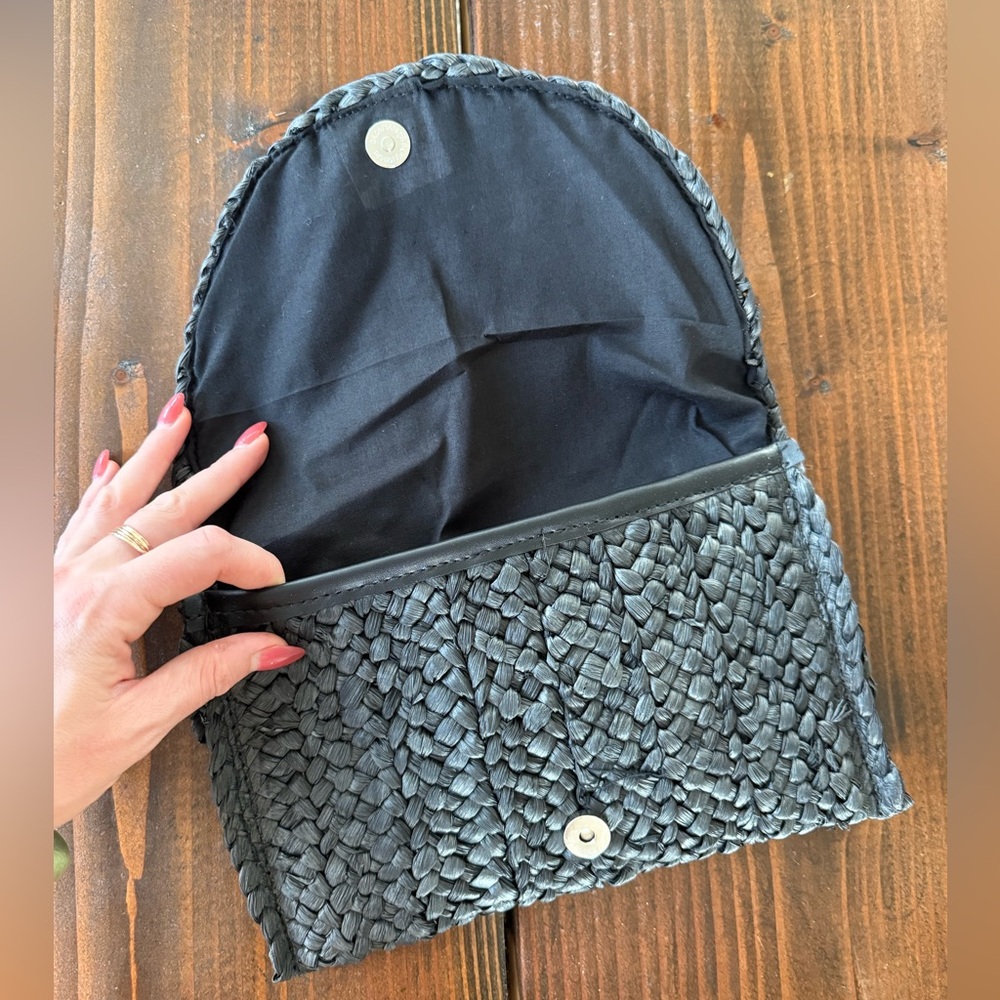 FINAL PRICE ❤️‍🔥 BLACK WOVEN CLUTCH NWOT - Picture 6 of 9